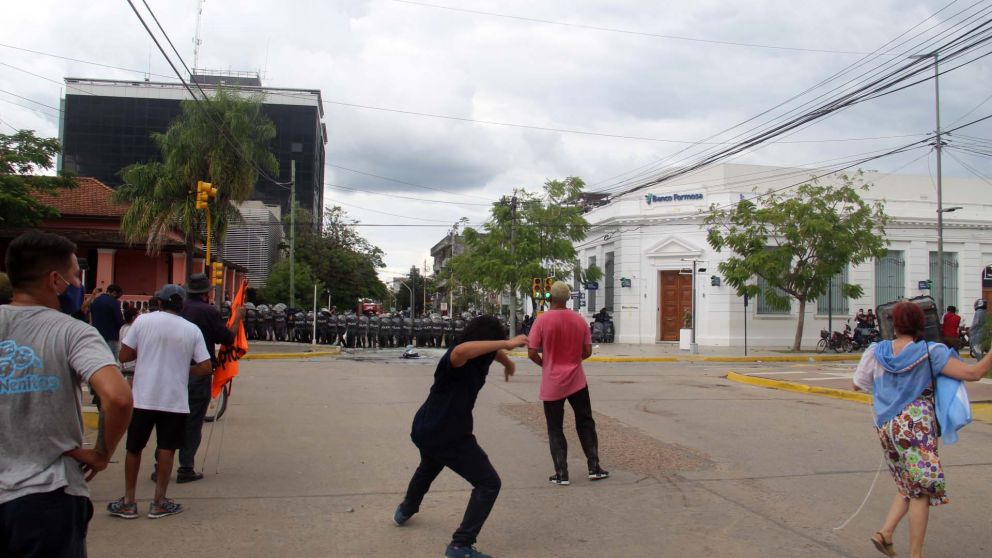 El gobierno local denunció que los manifestantes llevaban cascotes y ladrillos