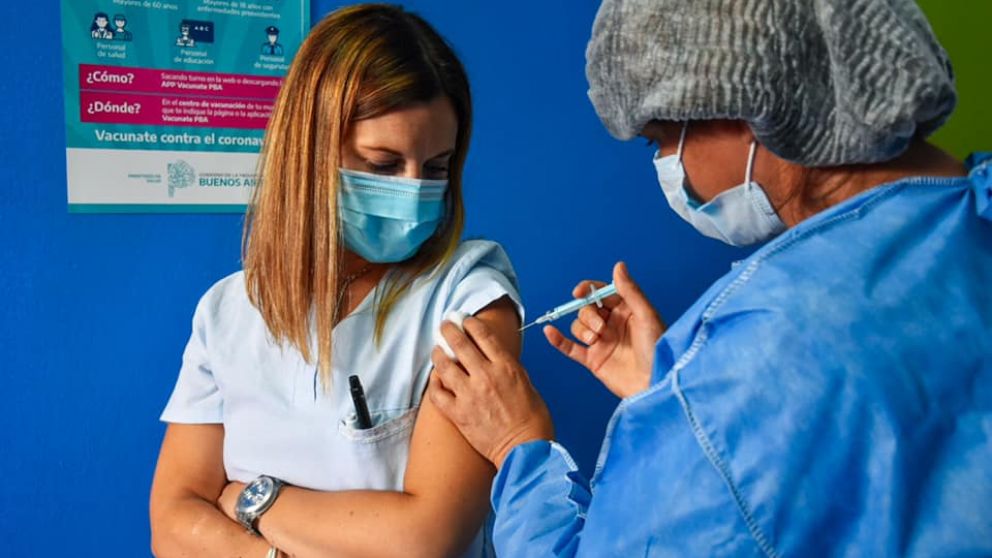 Vacunas Sinopharm: las primeras dosis serán para docentes, personal de salud