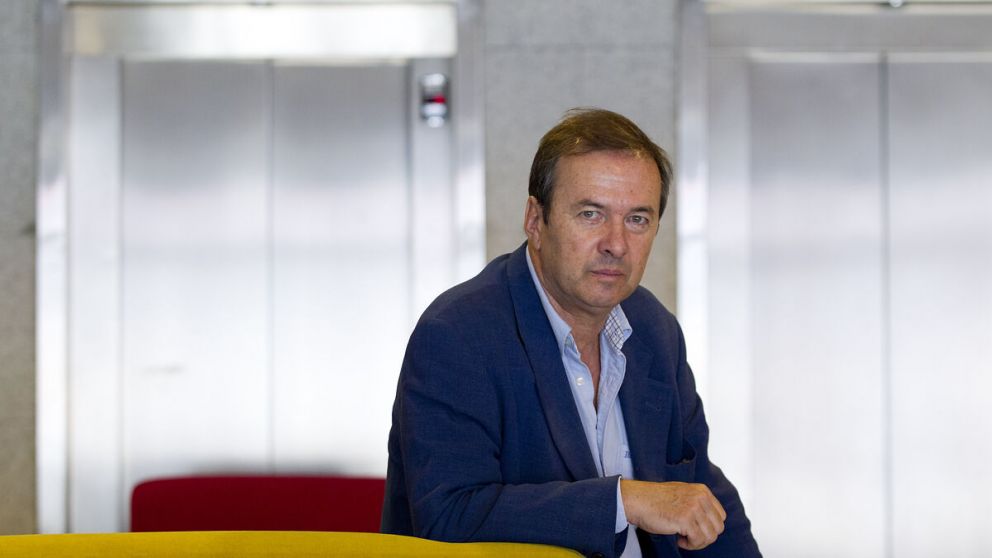 Moro toma una historia que mezcla edificaciones con conflictos familiares