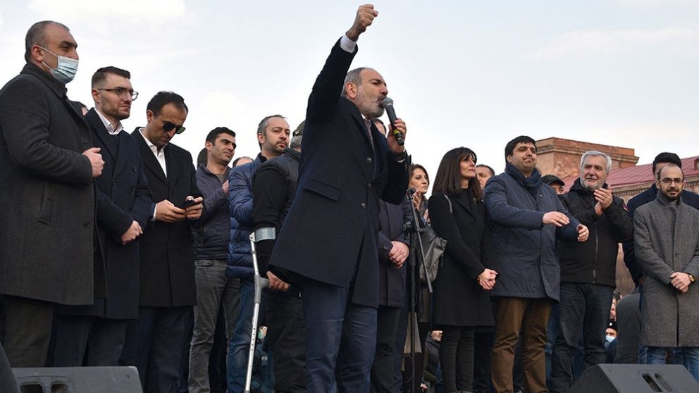 Pashinian denunció un "intento de golpe de Estado" por los cuestionamientos del Ejército