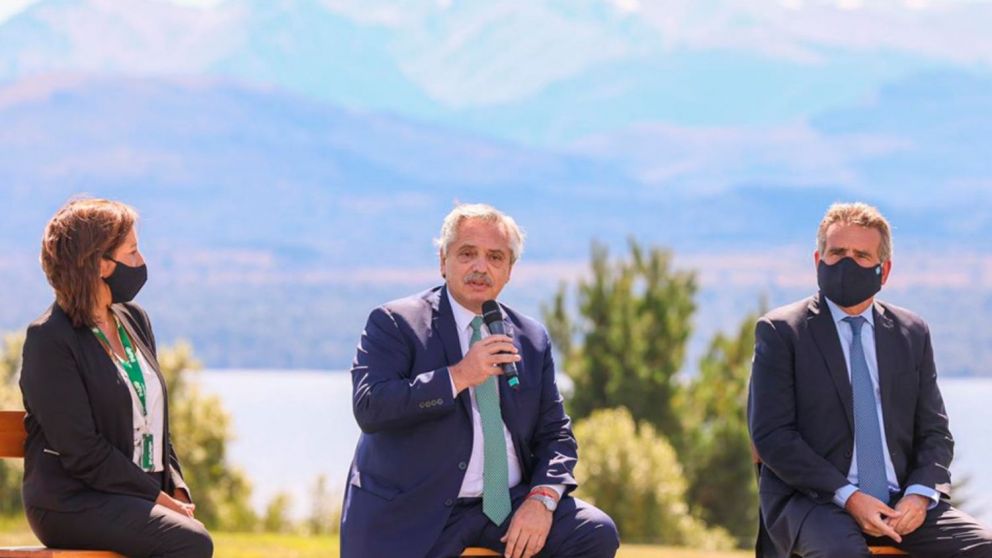 La empresa fabrica reactores nucleares, satélites espaciales, radares y servicios de radioterapia