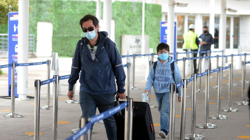 Ezeiza y San Fernando serán los únicos aeropuertos habilitados para el ingreso de argentinos y extranjeros