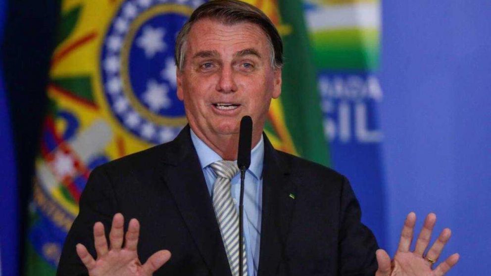 Bolsonaro enfrenta una fuerte ola de Covid