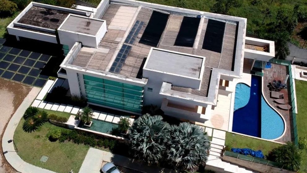 La casa fue construida en una zona lujosa de Brasilia