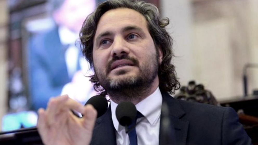 Algunos funcionarios se habrían vacunado por sus "funciones estratégicas"