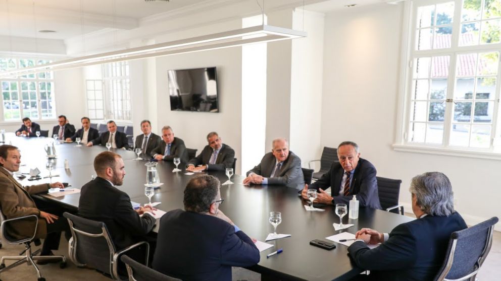 Alberto con empresarios