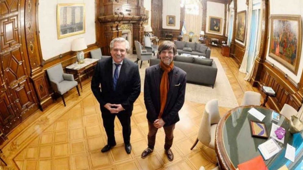 El embajador Sabino Vaca Narvaja junto al presidente Alberto Fernández