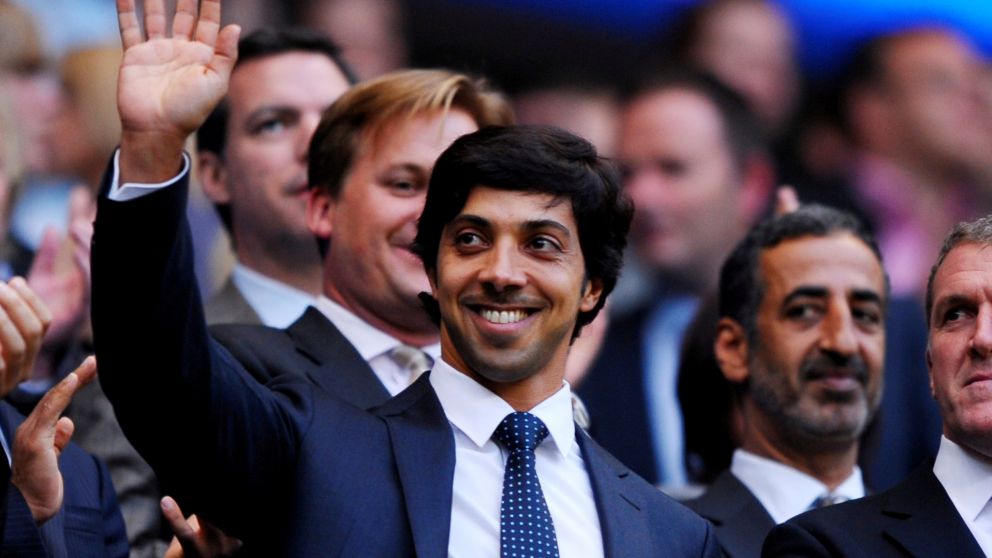 El dueño del Manchester City, Sheikh Mansour, es dueño de una fortuna de 20.000 millones de dólares