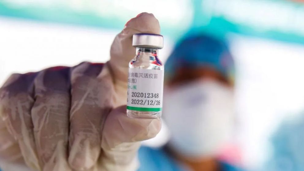 La vacunación a docentes será con la vacuna china de Sinopharm, de una efectividad menor a la Spuntik V