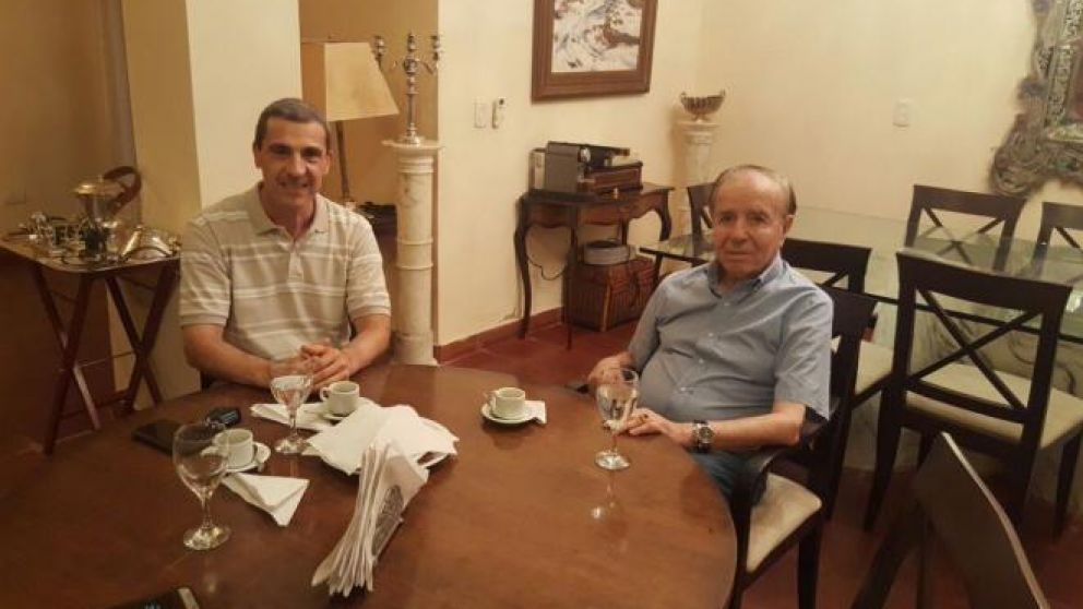 Ricardo Guerra junto al ex presidente y senador riojano.