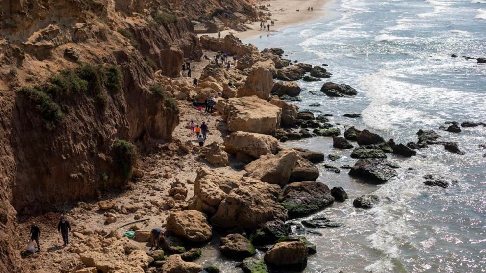El derrame ya afectó a unos 170 kilómetros de costa en Israel, equivalente al 40% del litoral de ese país, que ordenó cerrar todas las playas ubicadas sobre la costa del Mar Mediterráno.