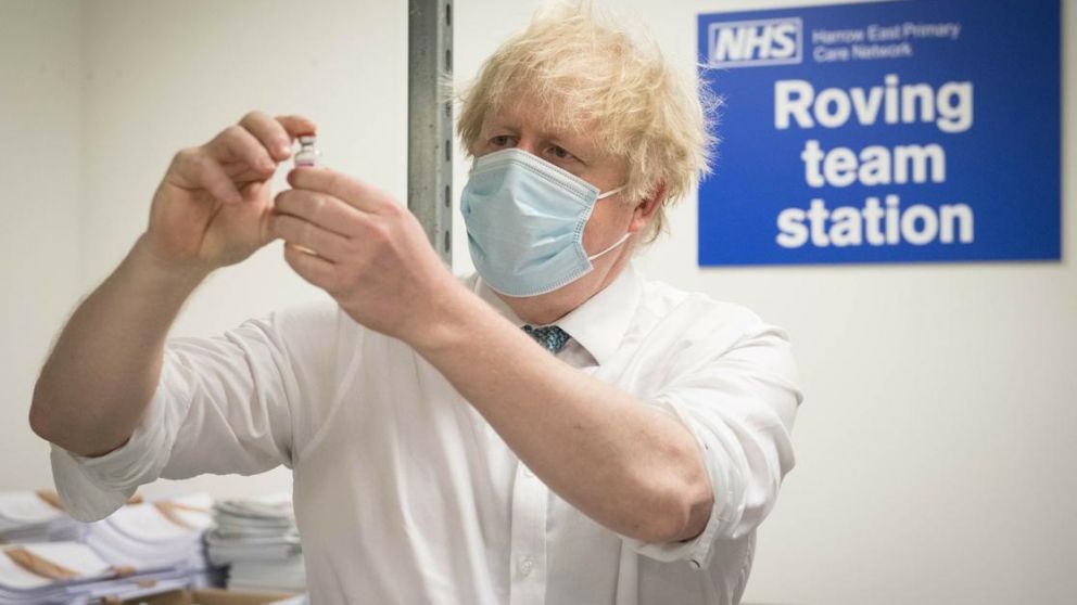 Johnson promete vacunar a todo el Reino Unido para agosto