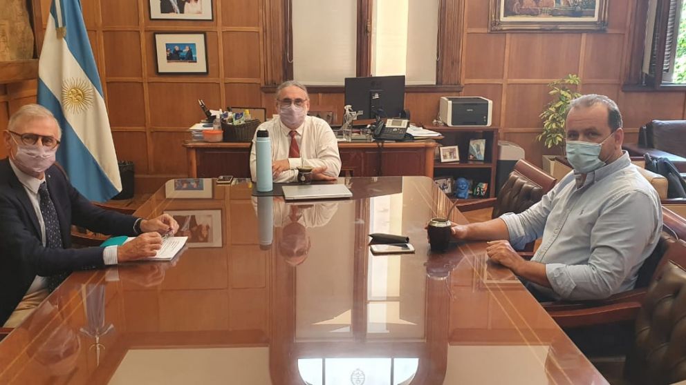 Julián Echazarreta, Luis Basterra y el nuevo secretario de Agricultura, Jorge Solmi
