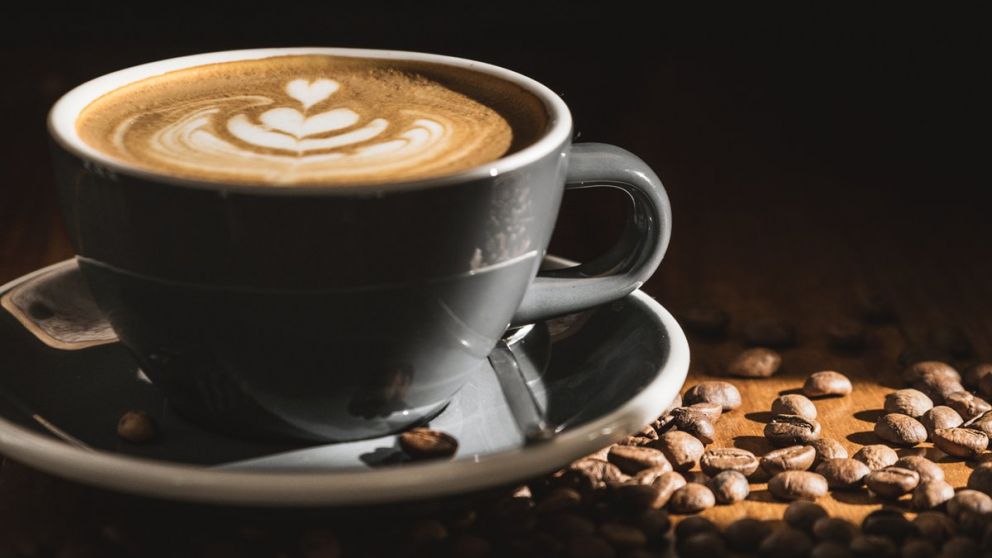 El consumo de café con cafeína podría ayudar a las enfermedades cardíacas