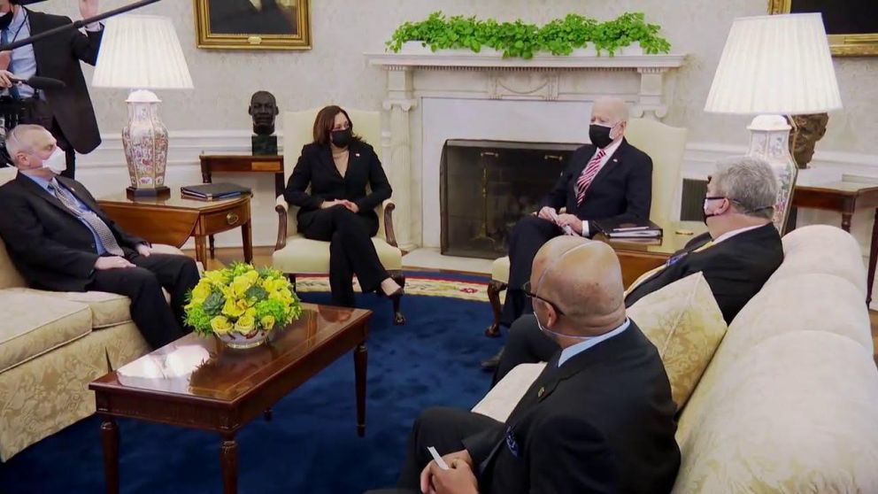 Kamala Harris y Joe Biden recibieron a los sindicalistas en el Despacho Oval de la Casa Blanca