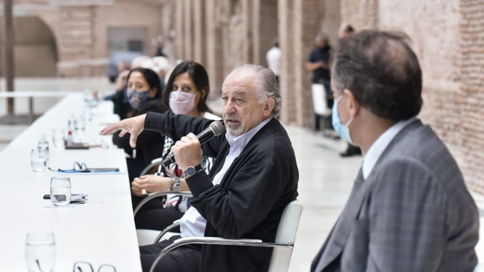 Yasky en la mesa de diálogo que encabezó Santiago Cafiero. A criterio del líder de la CTA llega el tiempo de medidas políticas