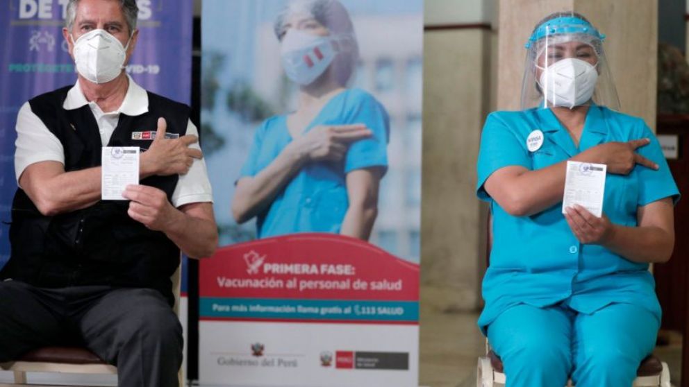 El presidente Francisco Sagasti dio el ejemplo en el inicio de la vacunación