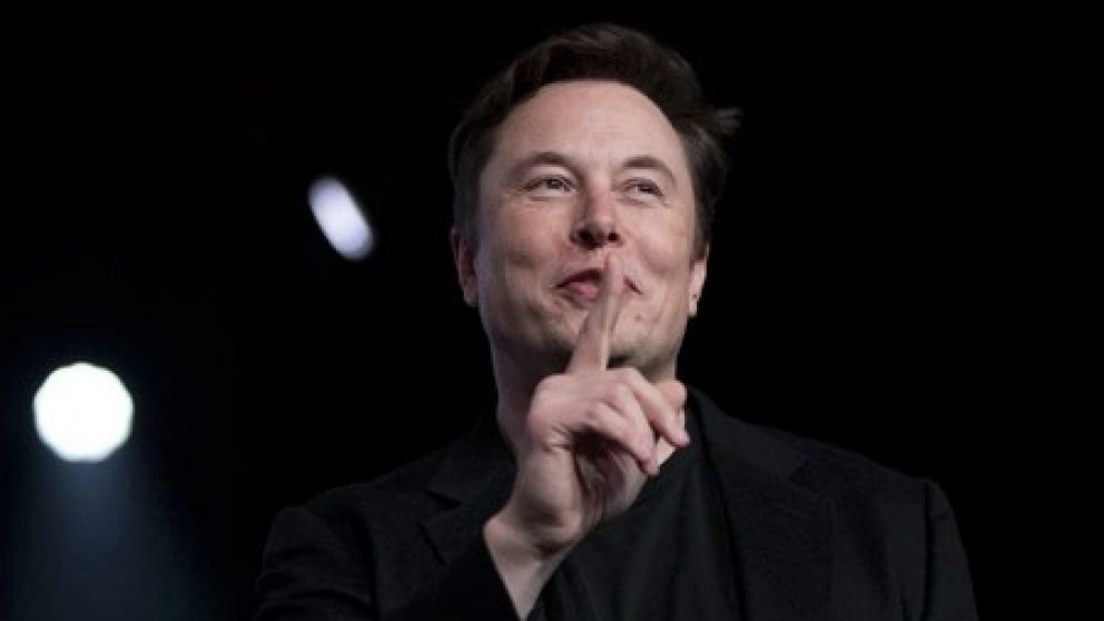 Musk llegó a dormir en el suelo, debajo de su escritorio en Tesla