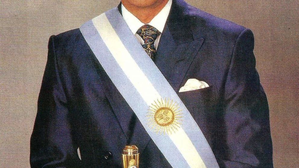 Menem, aferrado al bast�n como ninguno. Gobern� 10 a�os