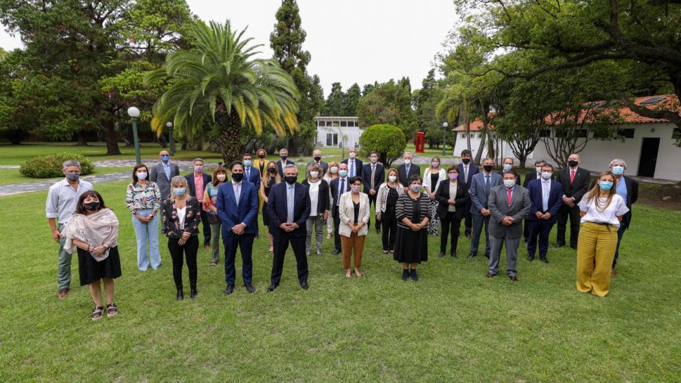 Alberto Fern�ndez, Nicol�s Trotta y los representantes de Educaci�n, reunidos en Olivos