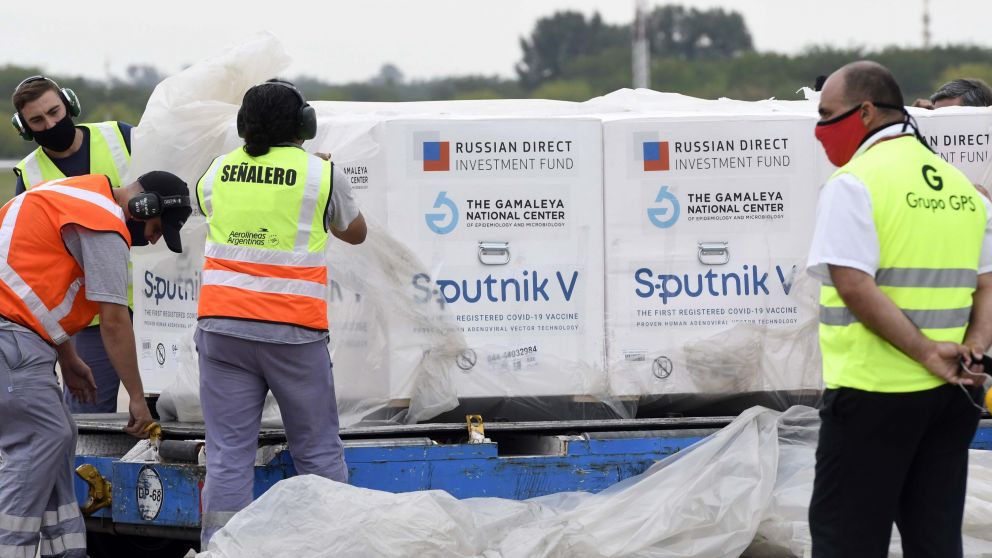 El tercer vuelo con dosis de la Sputnik V aterriz� en Ezeiza hacia el mediod�a del jueves