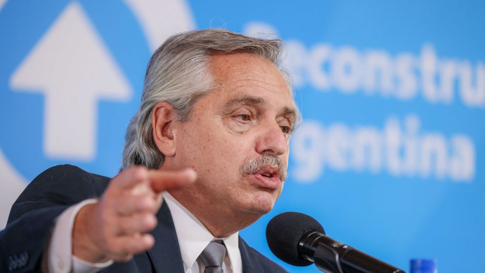 "En tiempo récord tuvimos que construir hospitales que habían quedado a medio hacer", dijo Alberto Fernández