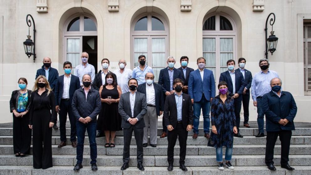 Kicillof repasó con los intendentes los programas que incentivan la actividad económica en comercios