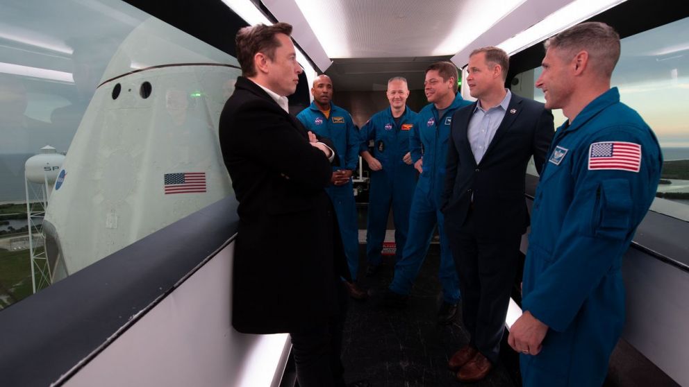Elon Musk con expertos estadounidenses