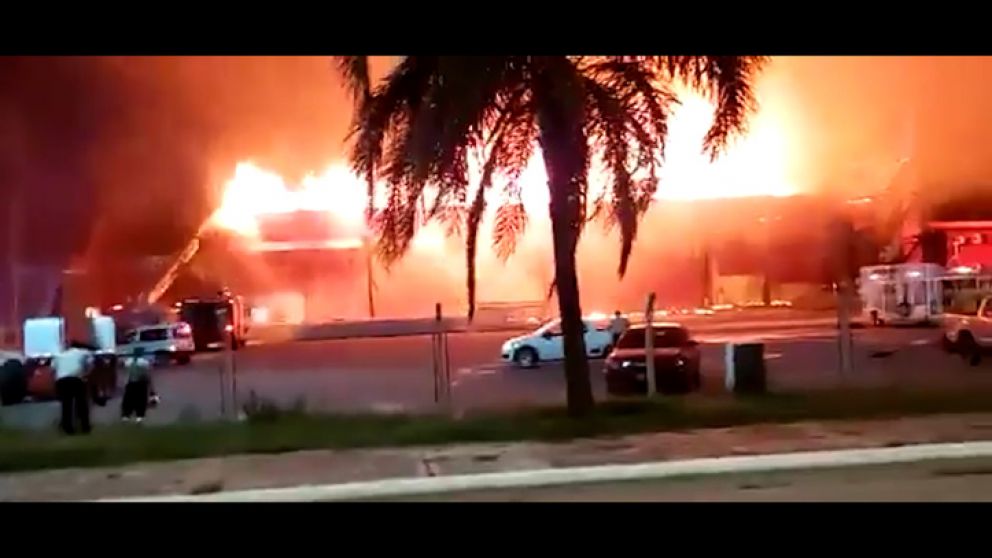 Fuego arrasó con el autódromo de las termas de río hondo