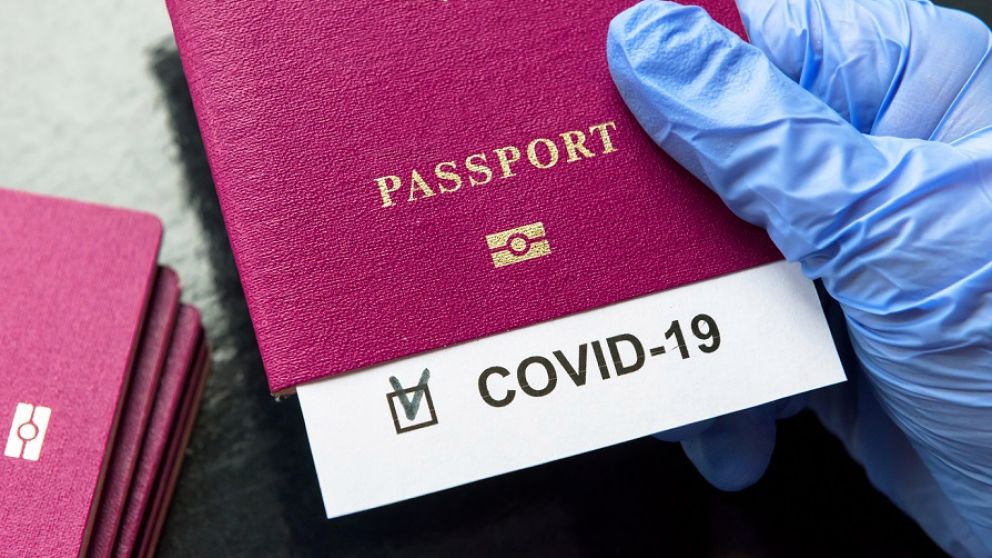 "Dentro de tres o cuatro meses" comenzará a usarse el primer pasaporte digital que identificará a personas vacunadas contra el Covid-19