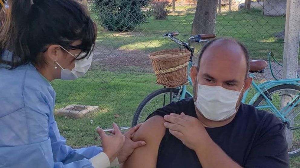 Esteban Sanzio se aplicó las dos dosis de la vacuna rusa Sputnik V