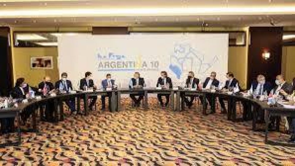 Gobernadores negocian con Chile el uso de corredores bioceánicos y puertos