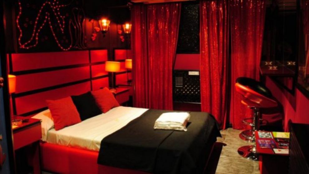 Tarjeta alimentar: un joven la quiso usar para ir al telo