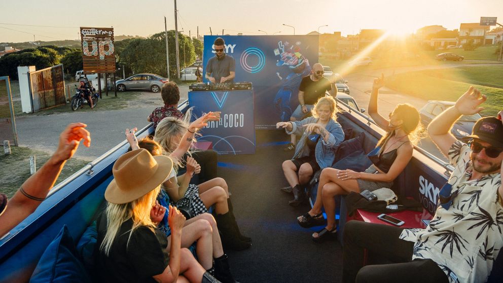 Una "previa" cuidada en bus por Mar del Plata