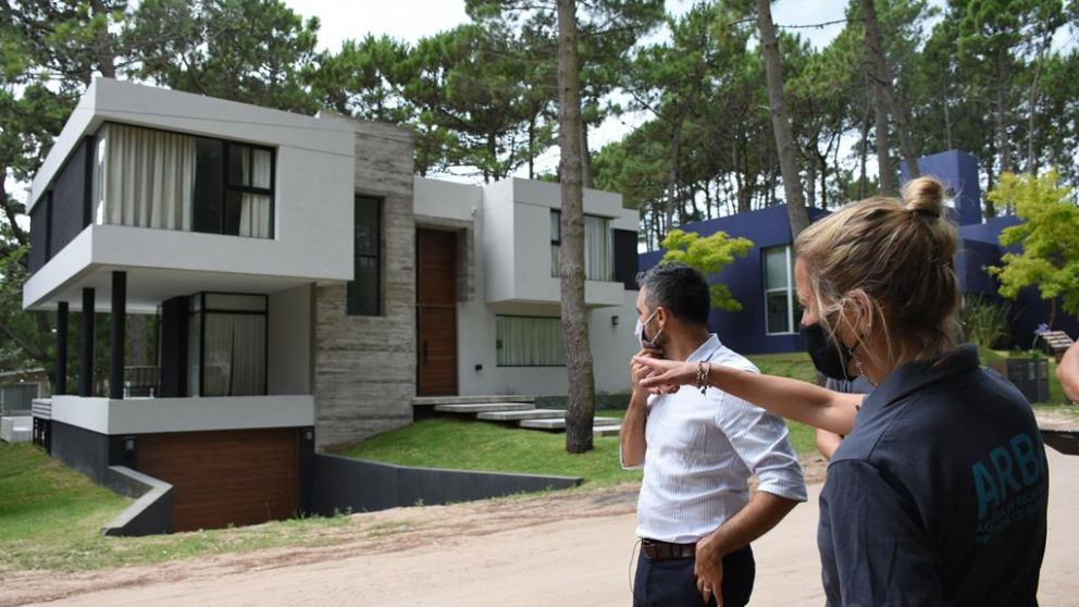 El titular de Arba, Christian Girard, durante el operativo verano