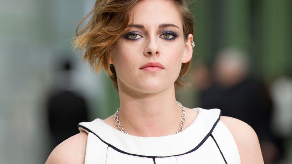 Kristen Stewart posó en la primera imagen de Spencer, la película