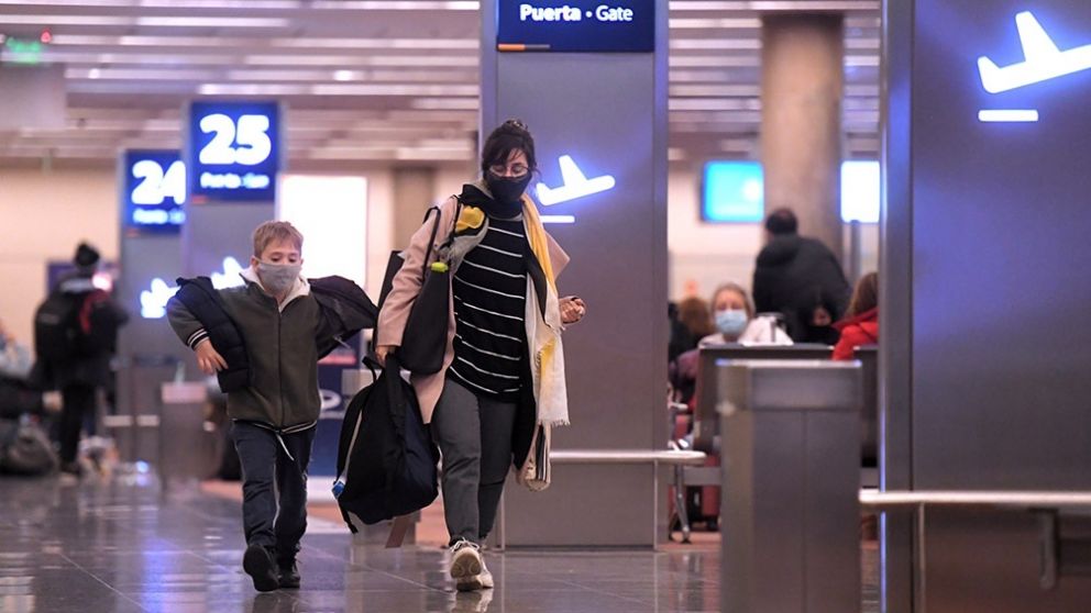 Ezeiza es uno de los únicos dos aeropuertos habilitados para el ingreso de personas desde el exterior