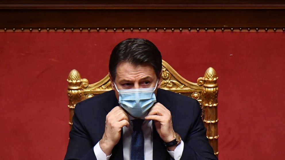 Mattarella encargó a Conte que incorpore sectores europeístas y de centro derecha para un nuevo gobierno