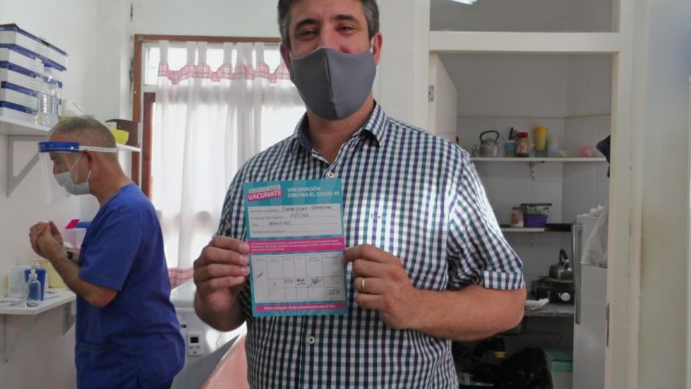 Ianantuony, luego de aplicarse la vacuna rusa diez días atrás