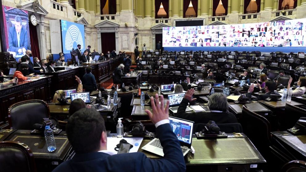 El oficialismo apuesta a cerrar el año con la aprobación del Presupuesto, el Aporte Solidario y la legalización del aborto