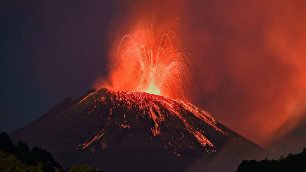 Erupción del Volcán Etna en Italia el lunes 18 de enero de 2021