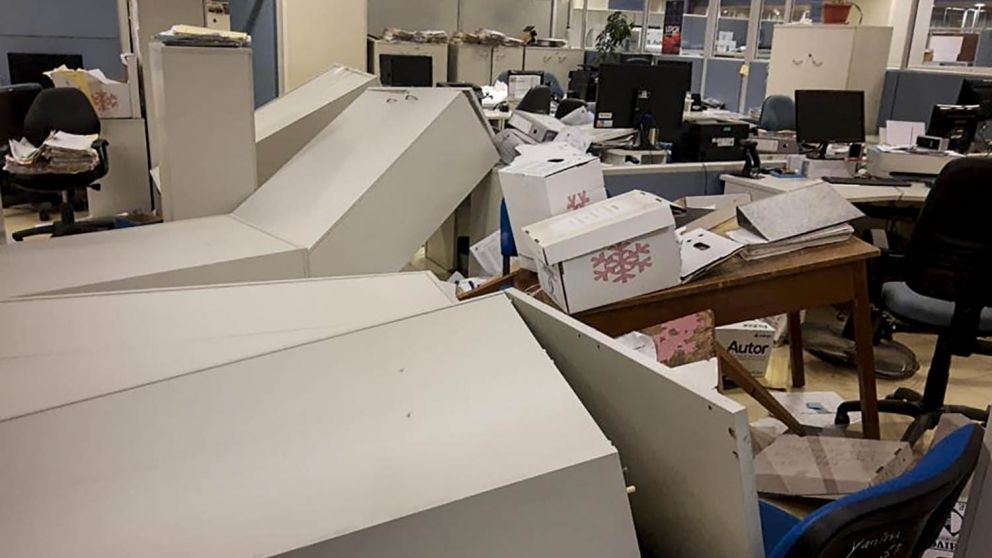 El sismo produjo destrozos y al menos tres heridos