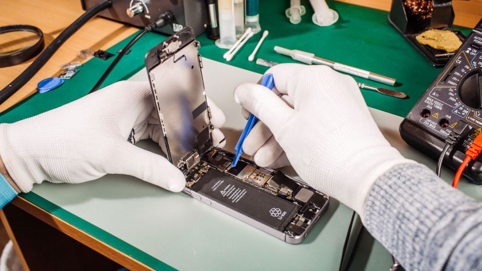 La reparación de computadoras y smartphones se cuadruplicó durante la pandemia