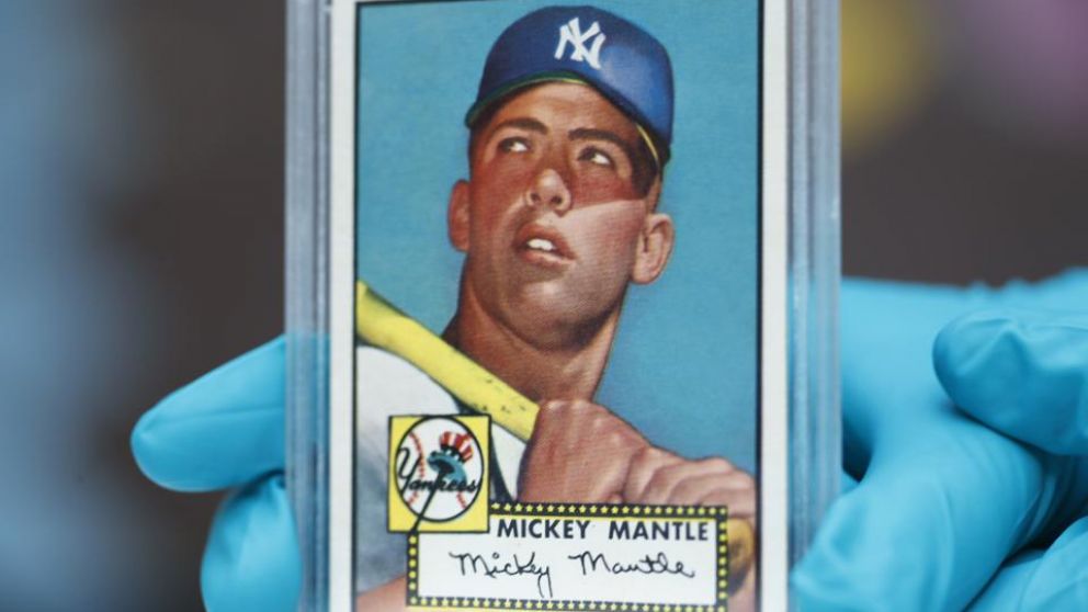 La tarjeta de Mickey Mantle marca Topps de 1952 tiene una calificación 9 de 10