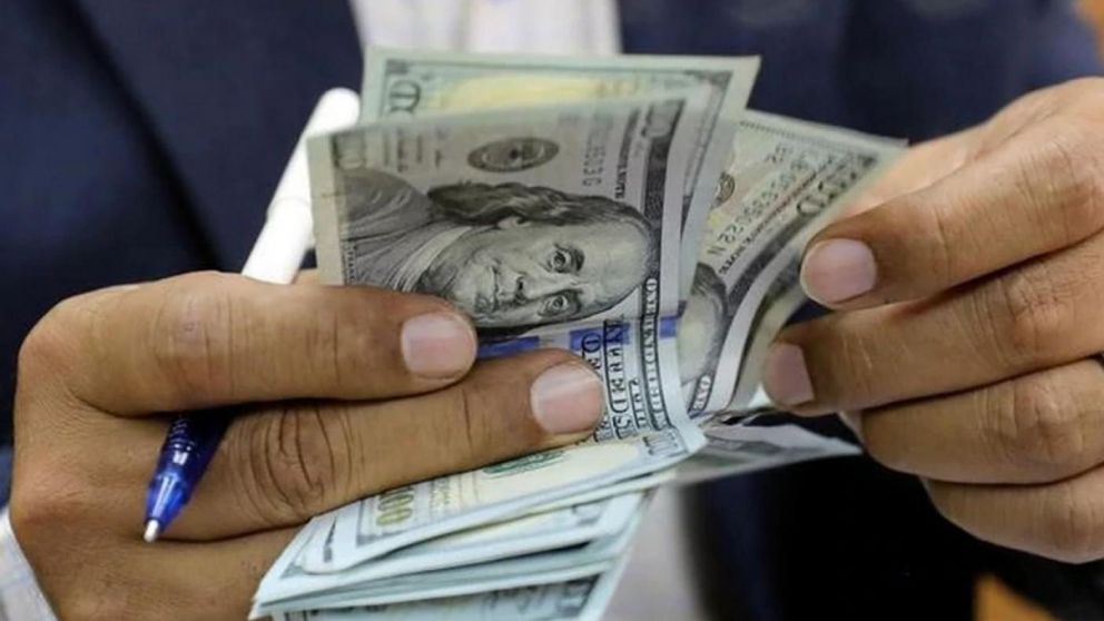 EL dólar abrió en alza en sus variantes legales