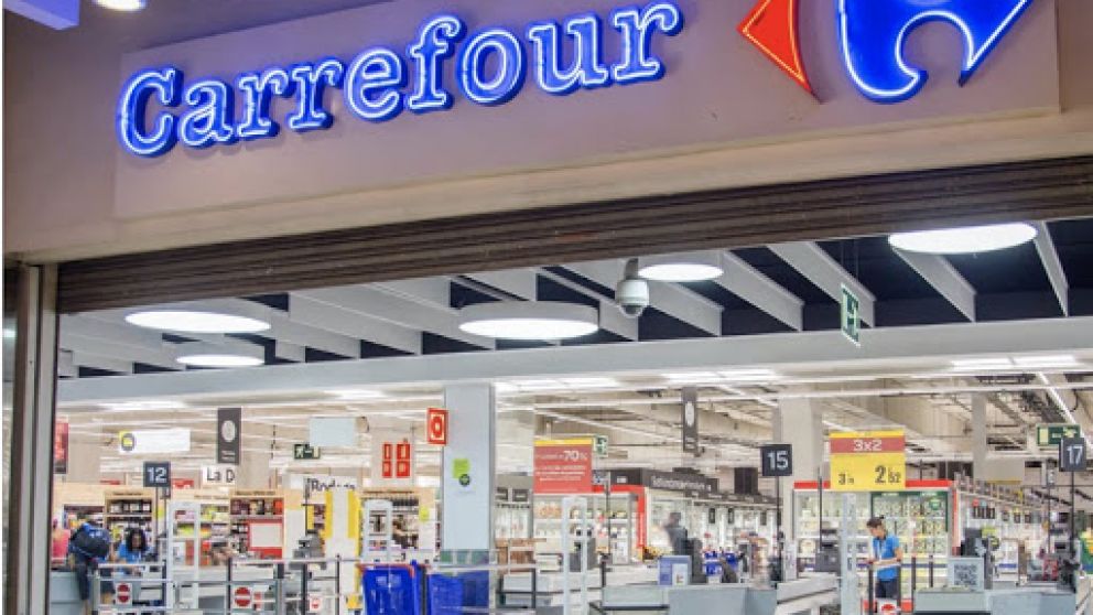 La cadena francesa Carrefour evalúa la oferta del grupo canadiense