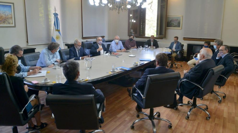 Sin la Mesa de Enlace, reabre la exportación de maíz y arman un "precios cuidados" del agro