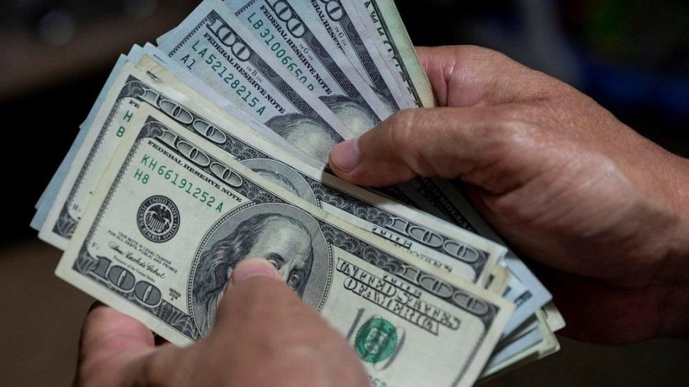 Dólar: las nuevas medidas para "estabilizar" a los financieros
