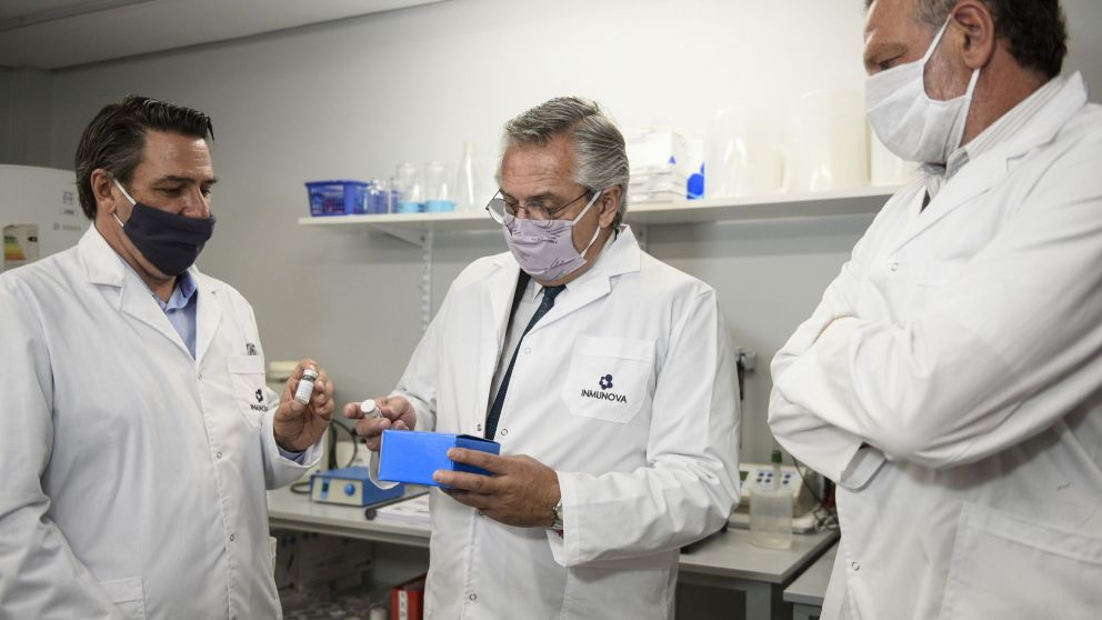 Alberto Fernández recorrió los laboratorios de la universidad nacional de San Martín donde se desarrolló el suero equino hiperinmune
