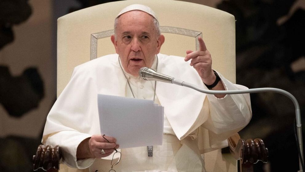 El pontífice modificó uno de los artículos del Código de Derecho Canónico